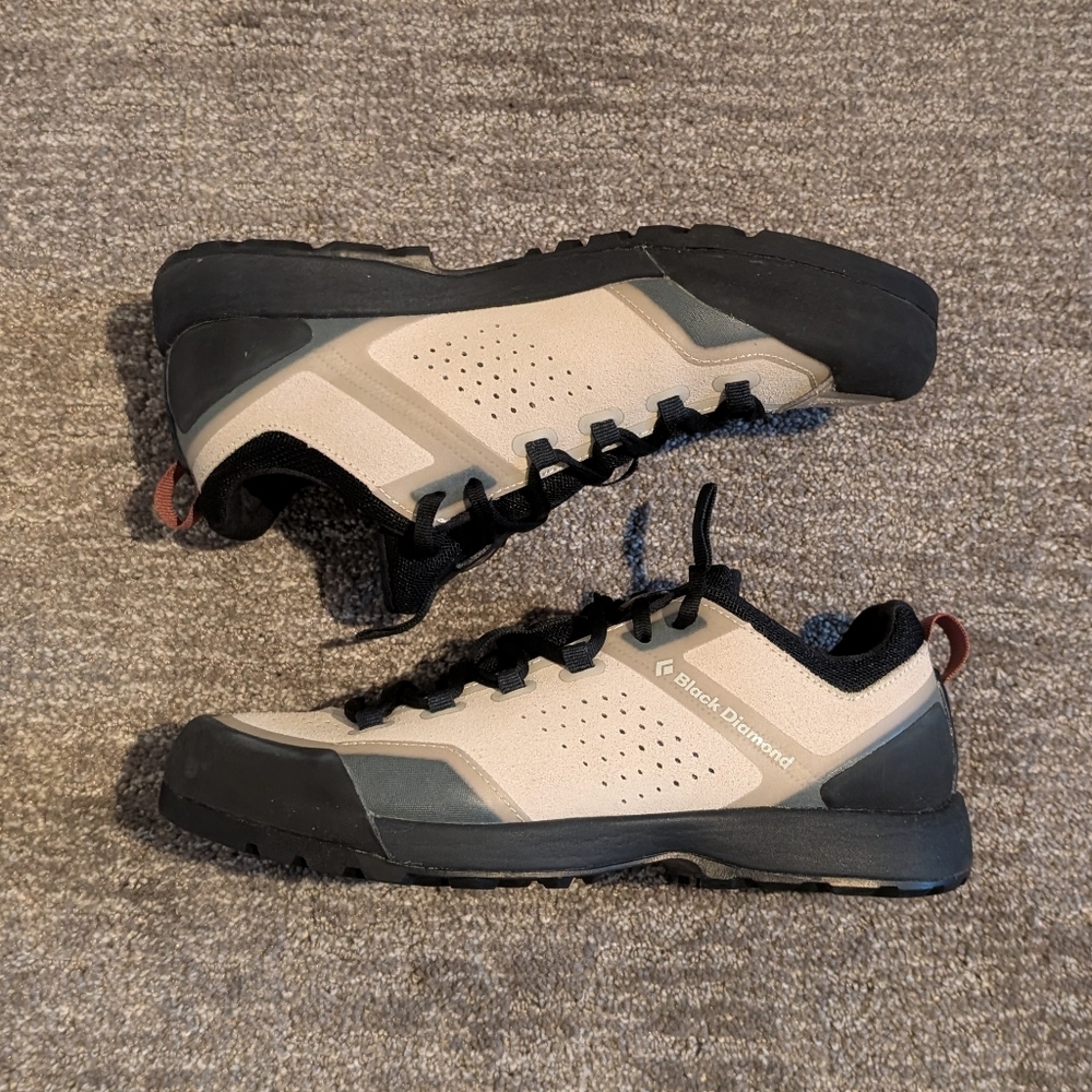 Black Diamond Women's Beige and Black Sneakers - Picture 6 of 9